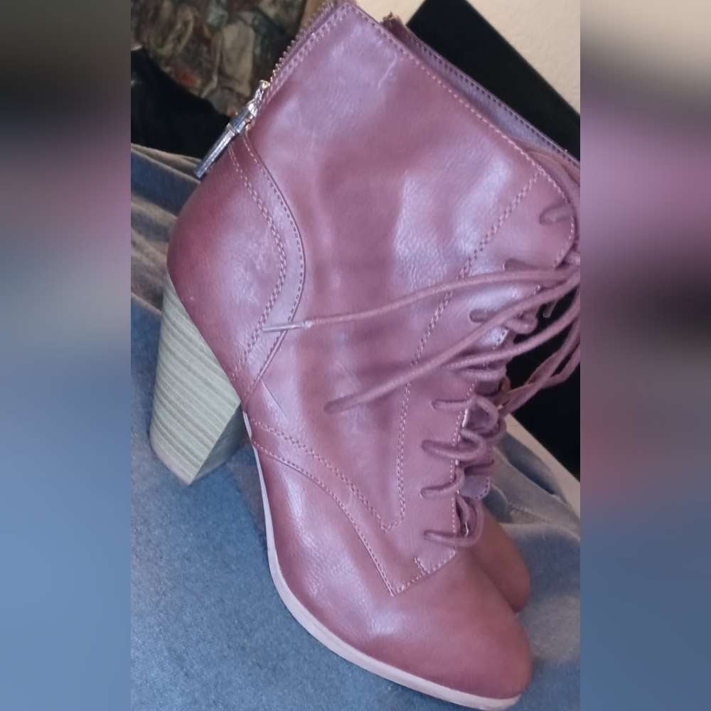 Heel boots - Picture 2 of 6